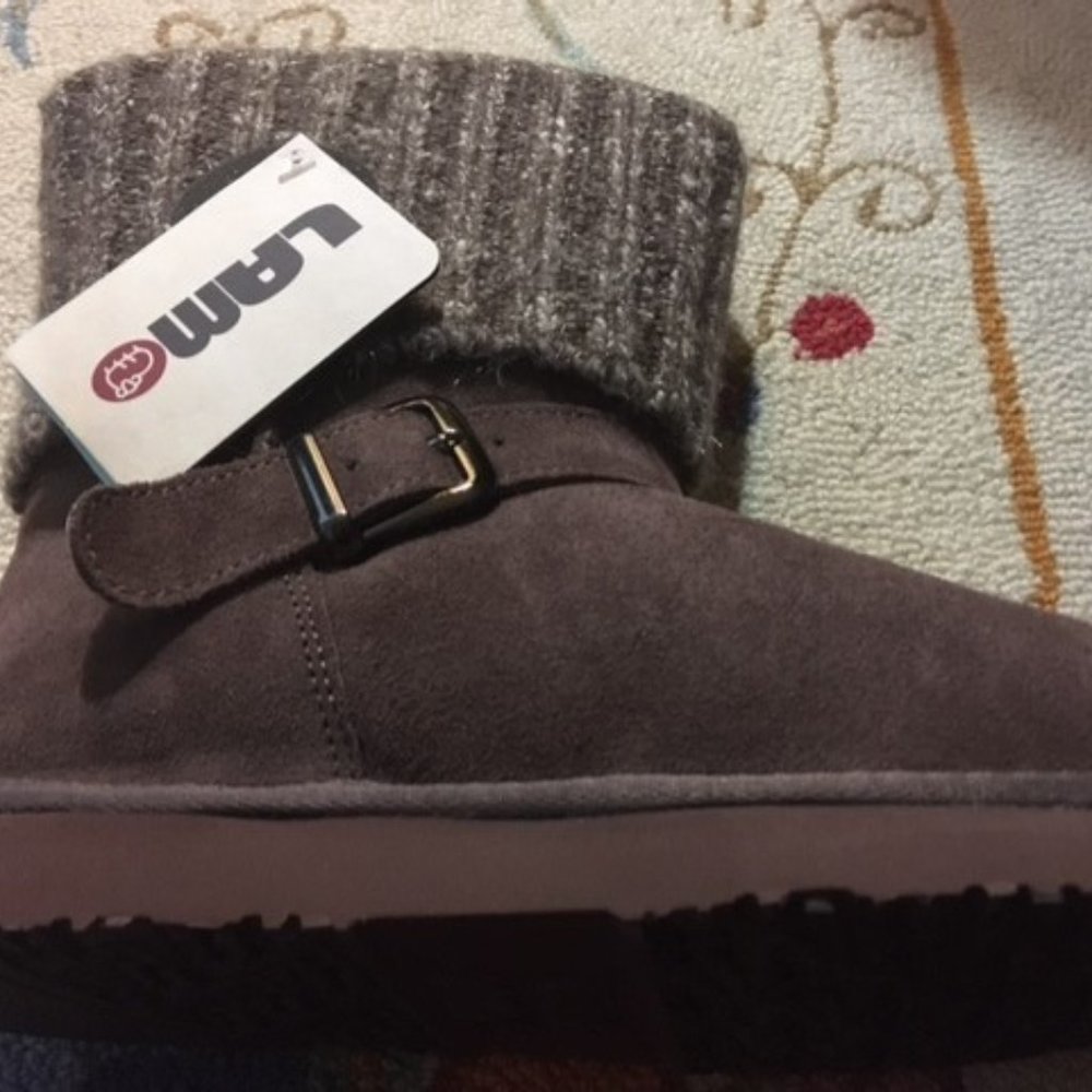 New in Box Women's LAMO Hurricane Short Boot in Mushroom - Size 9